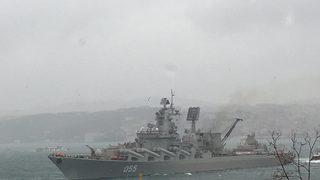 Rus savaş gemisi İstanbul Boğazı'nda sürüklendi