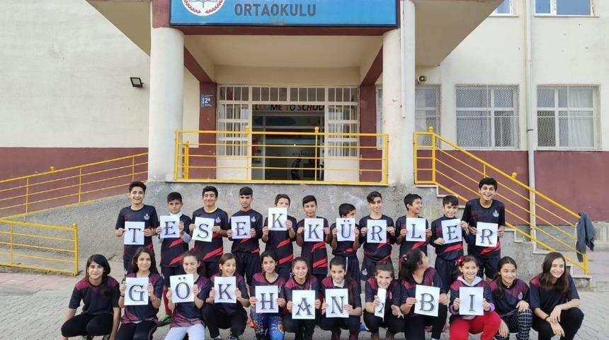 Samsunspor’dan Silopili öğrencilere forma hediyesi