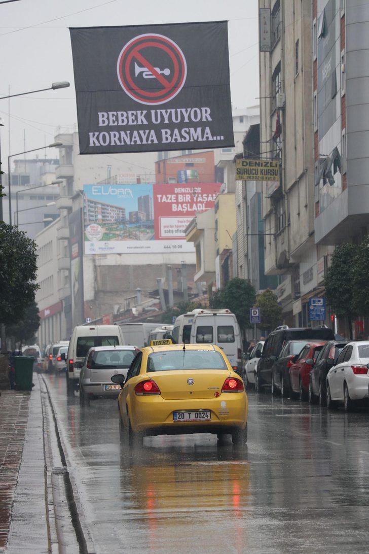 Kornadan rahatsız oldu, caddeye bu afişi astı G3