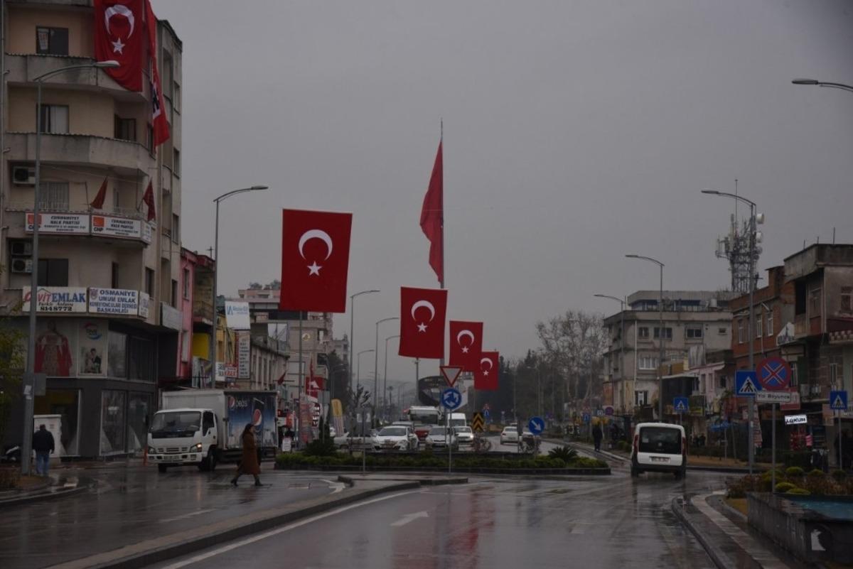 Osmaniye bayraklarla donatıldı