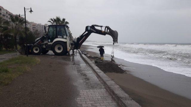 Erdemli’de sağanak ve fırtına etkili oluyor