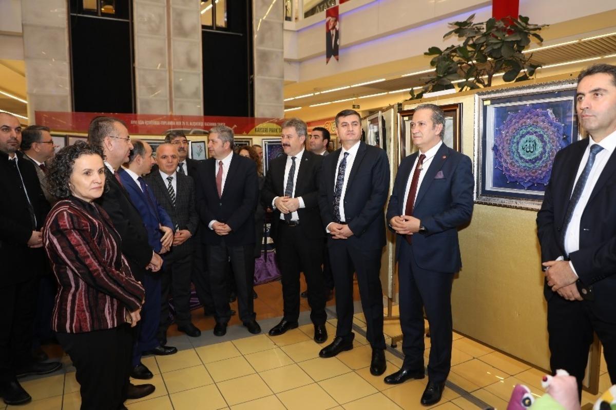 Başkan Palancıoğlu, el sanatları sergisini gezdi