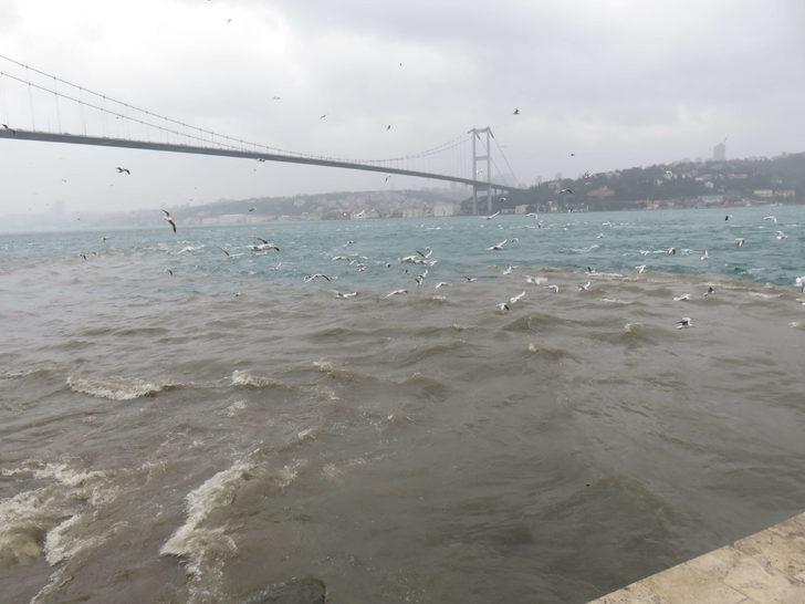 Üsküdar'da denize çamur aktı, Boğaz'ın rengi değişti G5