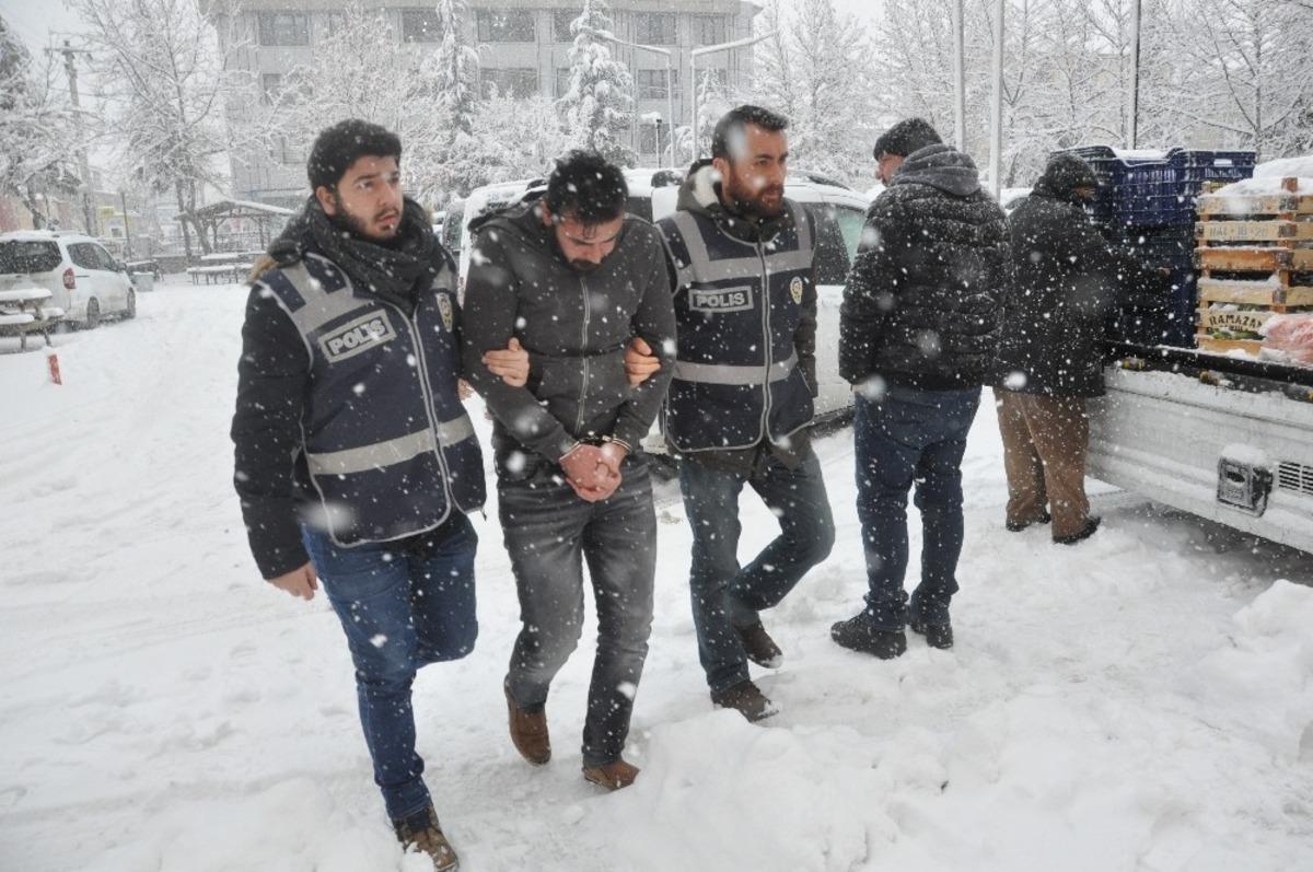 Cesedi &ccedil;uval i&ccedil;inde ve &ccedil;&uuml;r&uuml;m&uuml;ş halde bulunmuştu! Korkun&ccedil; cinayeti itiraf ettiler
