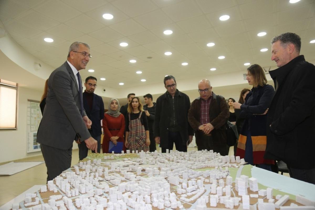 ME&Uuml; &ouml;ğrencileri, &ouml;dev olarak Mezitli Kent Meydanı Projesi hazırladı