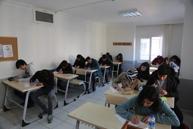 Erdemli Belediyesi Kurs Merkezi’nde yeni dönem kayıt sınavı yapıldı