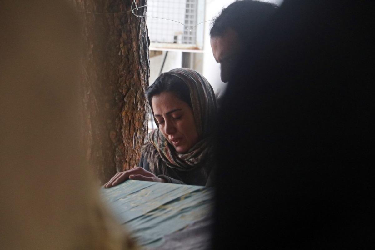 Evinde &ouml;l&uuml; bulunan doktor Leman'ın cenazesinde g&ouml;zyaşları sel oldu