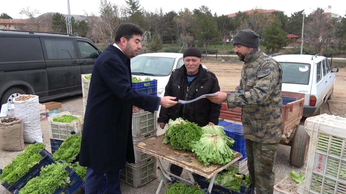 &rsquo;Rekortmen&rsquo; başkan &ccedil;arşı-pazar gezip vatandaşa hesap verdi