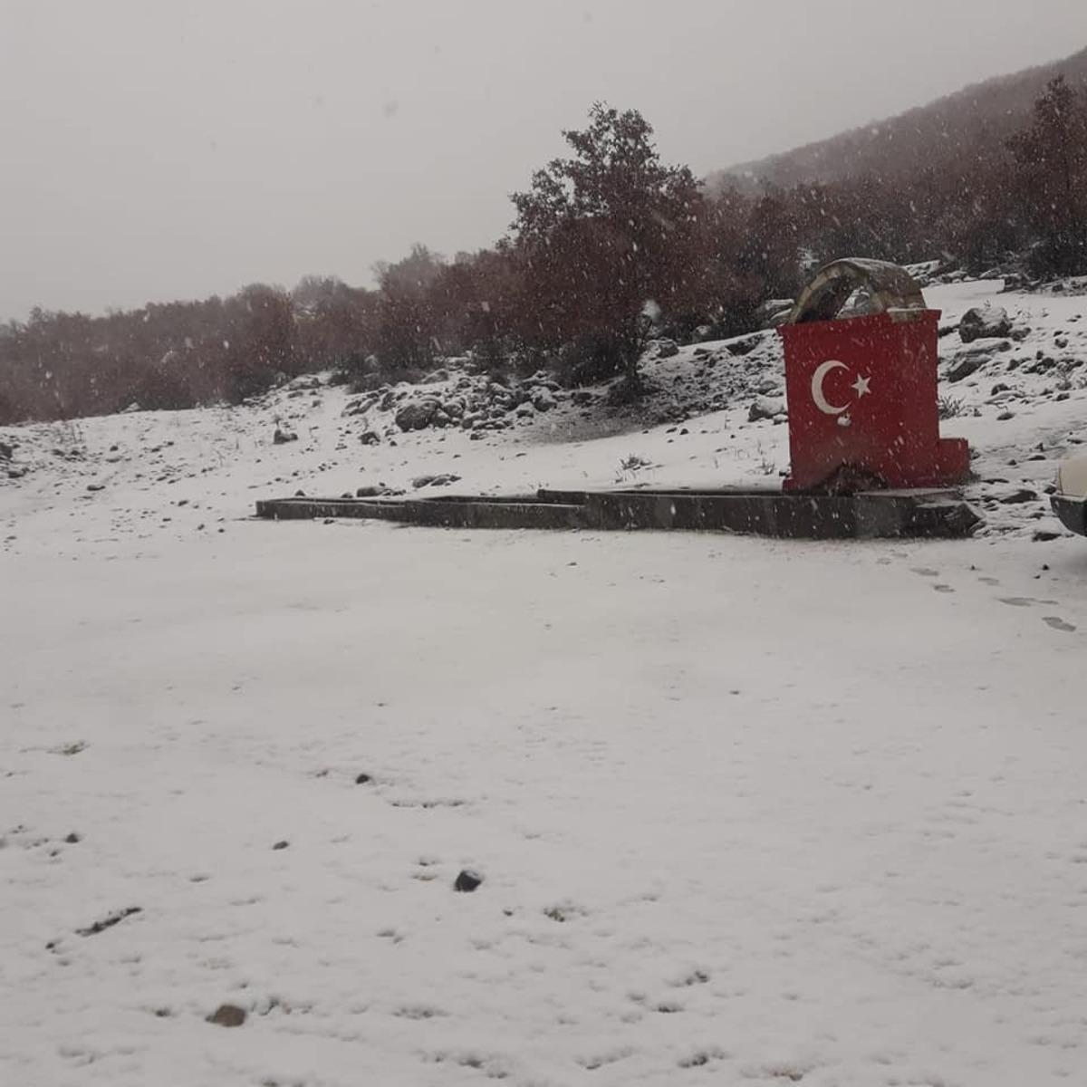 Selendi&rsquo;de yol a&ccedil;ma &ccedil;alışmaları s&uuml;r&uuml;yor