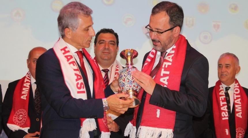 Adana ASKF&rsquo;den Bakan Kasapoğlu&rsquo;na: "Tarih yazdınız"