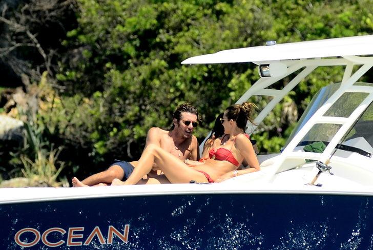 Alessandra Ambrosio tatilin tadını çıkarıyor! G4