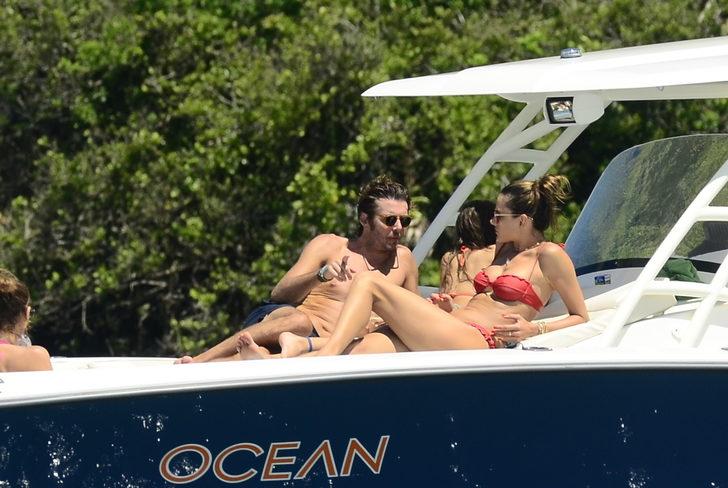 Alessandra Ambrosio tatilin tadını çıkarıyor! G5