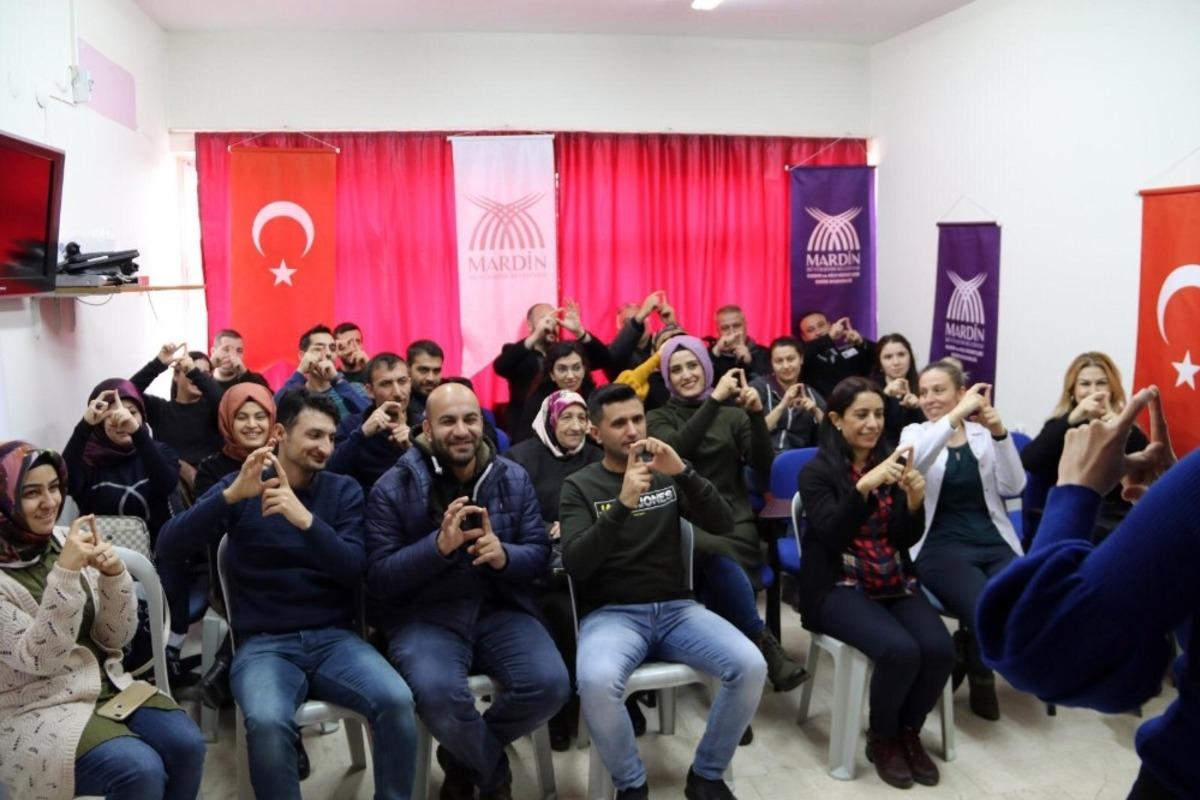 B&uuml;y&uuml;kşehir Belediyesinden işaret dili eğitimi