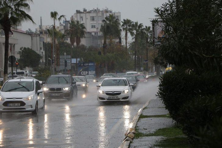 Toroslar Belediyesi, olası su baskınlarına karşı kriz masası oluşturdu G1