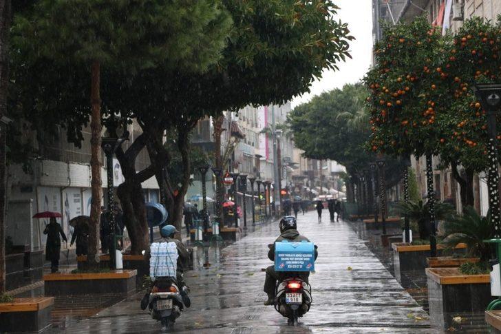 Toroslar Belediyesi, olası su baskınlarına karşı kriz masası oluşturdu G2