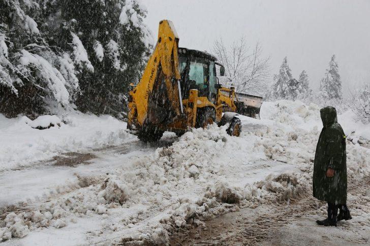 Toroslar Belediyesi, olası su baskınlarına karşı kriz masası oluşturdu G4