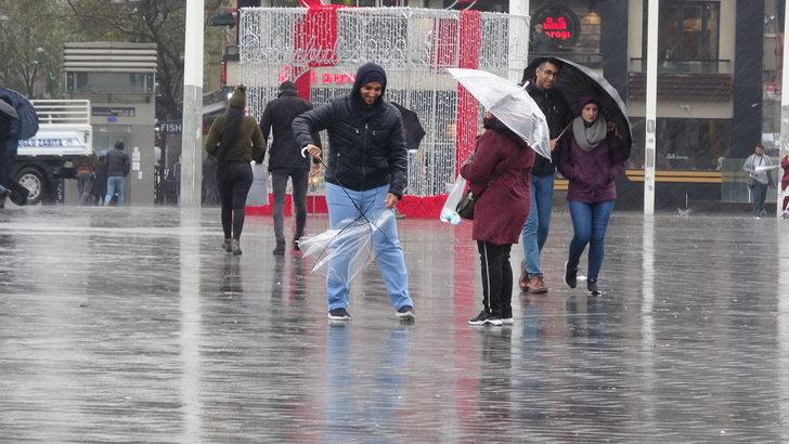 Taksim'de şemsiyelerle savaş G2