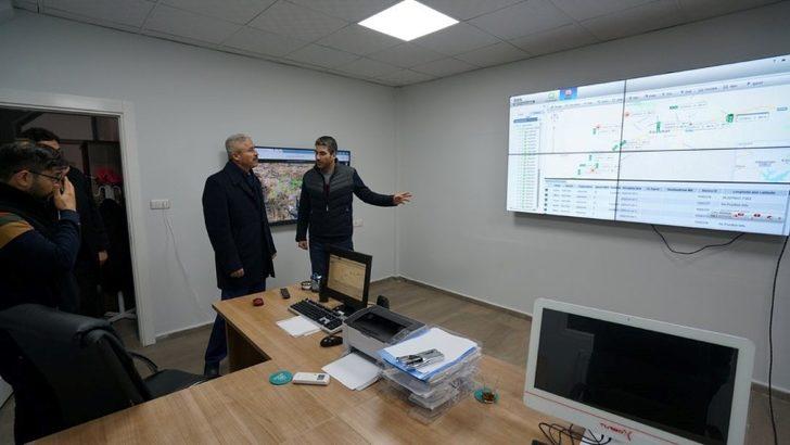 Emniyet Müdürü Ergüder, otobüs izlem merkezini gezdi G1
