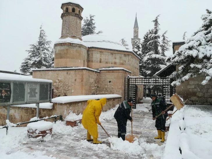 Odunpazarı Belediyesi ekipleri karla mücadele için seferber oldu G3