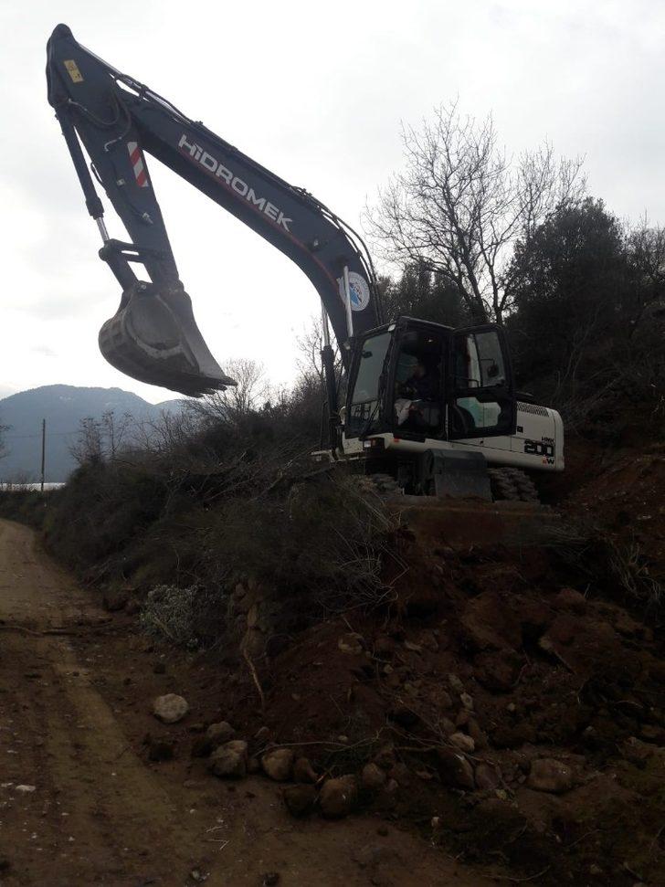 Mihalgazi’de tarla yolları genişletildi G2