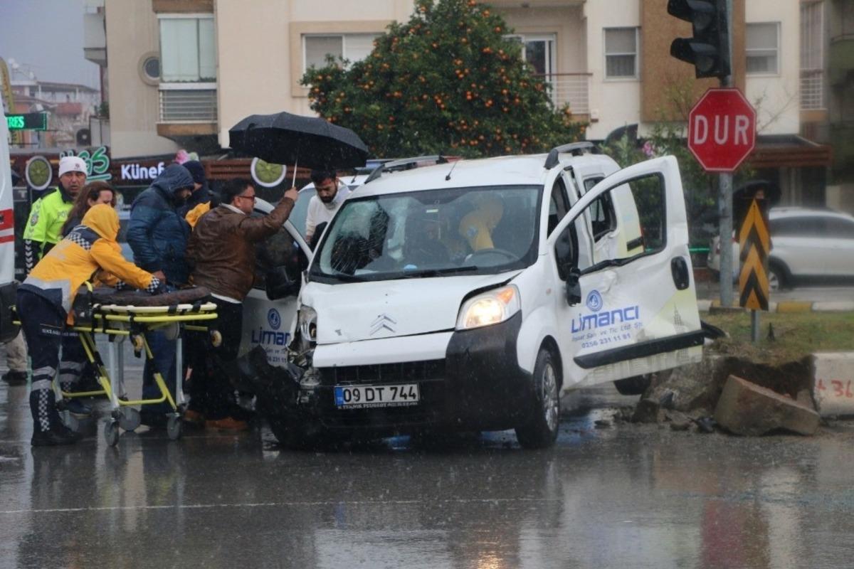 Aydın&rsquo;da trafik kazası; 4 yaralı