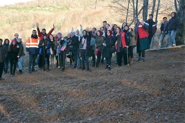 Protokol ve öğrenciler doğa yürüyüşü yaptı