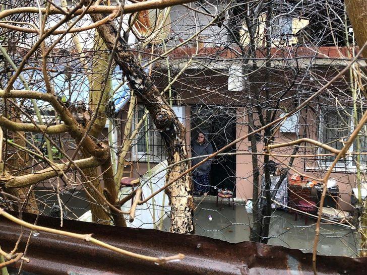 Ümraniye’de sağanak yağış nedeniyle evi su bastı Son Dakika Haberler