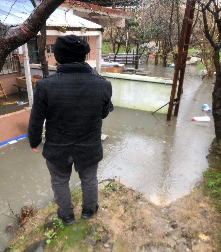 Ümraniye’de sağanak yağış nedeniyle evi su bastı Son Dakika Haberler