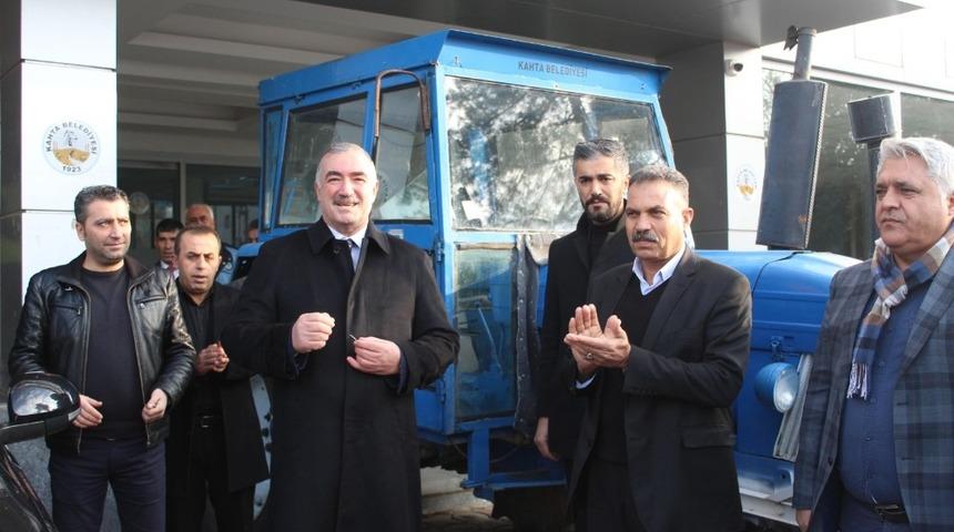 Başkan Turanlı, makam aracını bıraktı