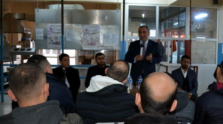 Cezaevinde din istismarı ile ter&ouml;r &ouml;rg&uuml;tleri hakkında konferans verildi