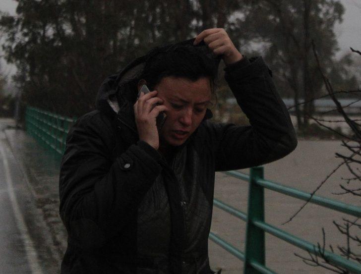 Antalya'yı sağanak yağış vurdu! Aracıyla suda mahsur kaldı G3