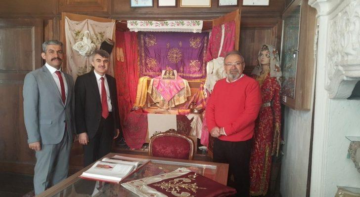 Rektör Uysal’dan çini sanatçılarına ziyaret G3