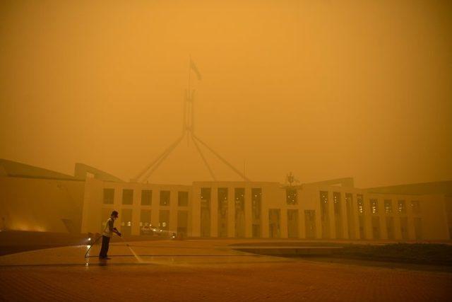 Ülkenin başkenti Canberra'da parlamento da dumandan etkilenen yerler arasında