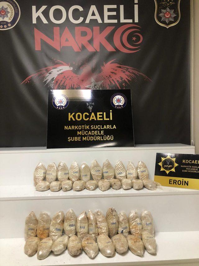 Kocaeli'de yolcu otobüsünde 10 kilogram eroin ele geçirildi