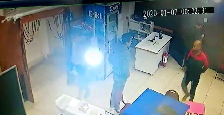 Kahvehanede dehşet anları! Saldırganı zor zaptettiler! G1