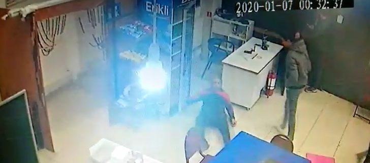Kahvehanede dehşet anları! Saldırganı zor zaptettiler! G2