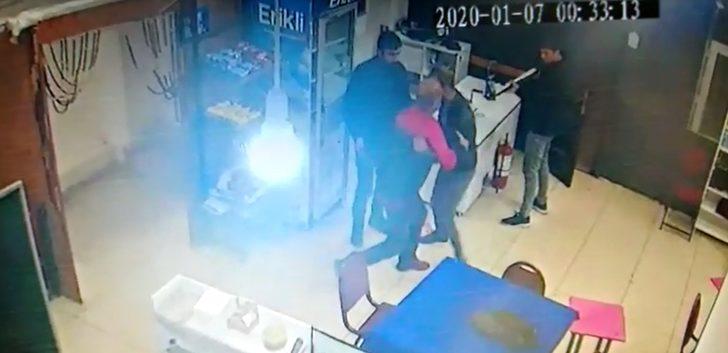 Kahvehanede dehşet anları! Saldırganı zor zaptettiler! G3