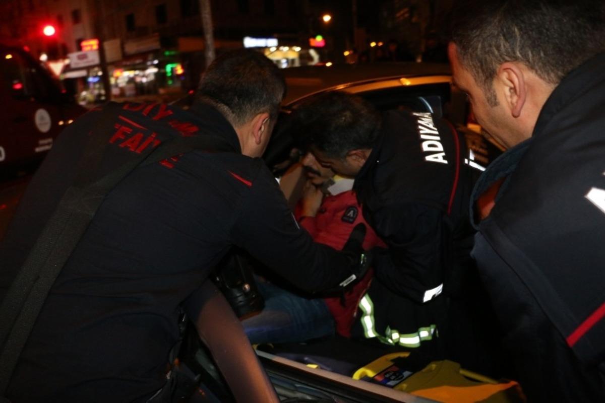 İki otomobil &ccedil;arpıştı: 2 yaralı