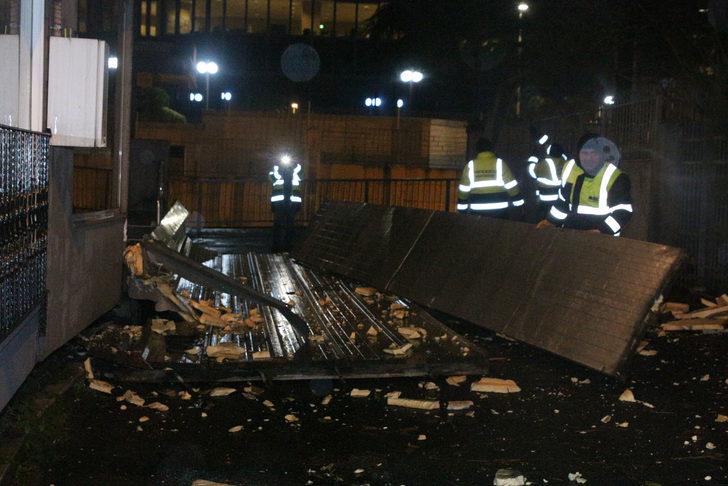 Beşiktaş'ta iki binanın çatısı uçtu! G2