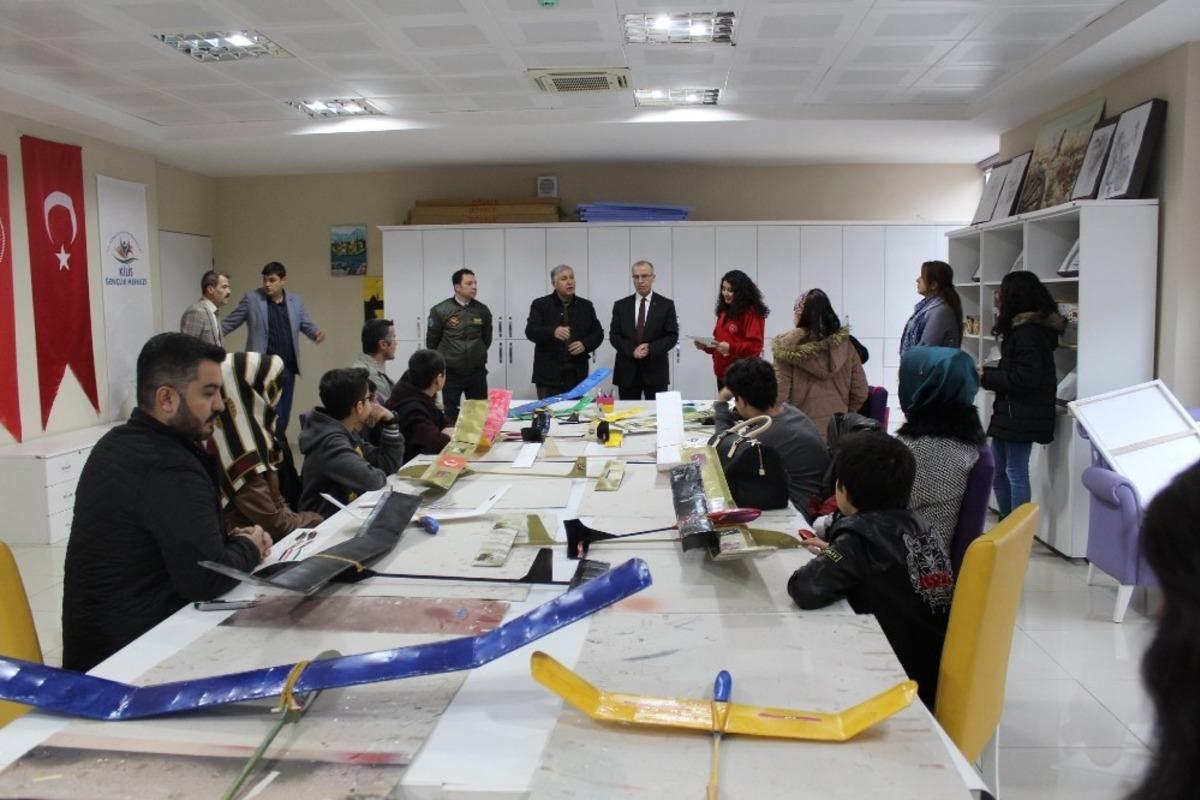 Model u&ccedil;ak başlangı&ccedil; ve tekam&uuml;l kursu tamamlandı