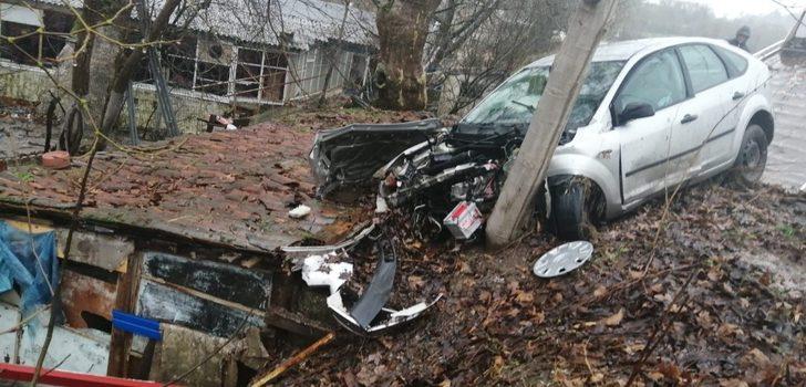 Yoğun yağışta faciadan dönüldü, ağaca çarparak durabildi: 1 yaralı G1