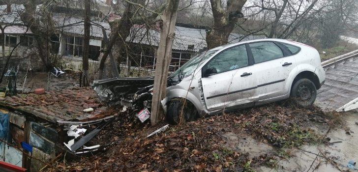 Yoğun yağışta faciadan dönüldü, ağaca çarparak durabildi: 1 yaralı G3