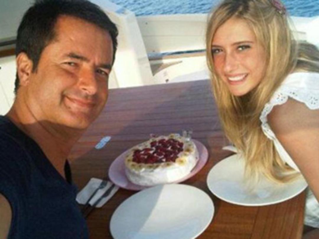 Acun Ilıcalı sevgilisinden kız babası oldu