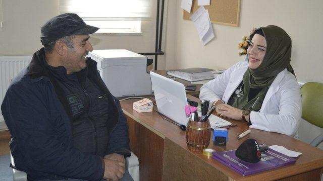 Kızının yanına gelmek için tüm engelleri aştı