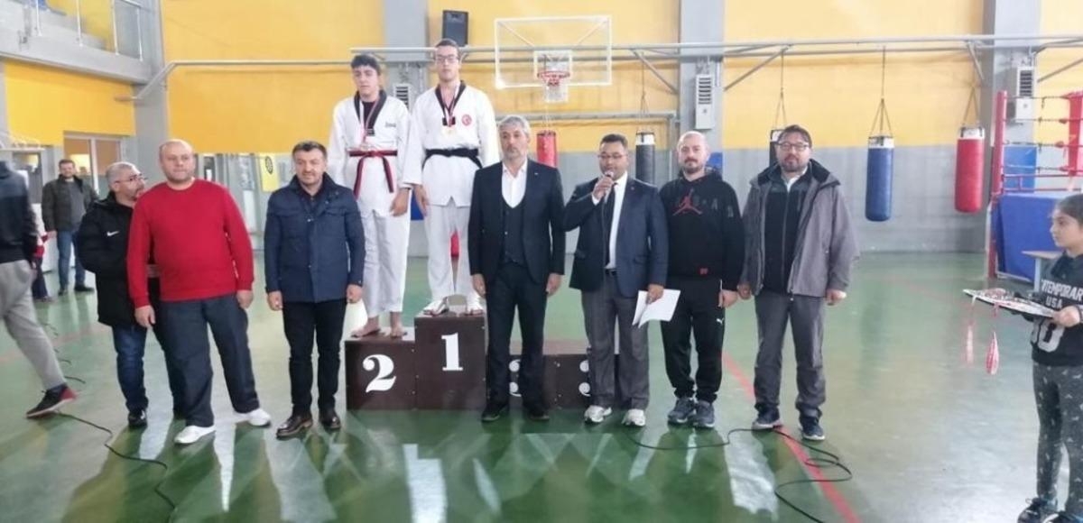 B&uuml;y&uuml;kler ve Gen&ccedil;ler Taekwondo İl Birinciliği Tamamlandı