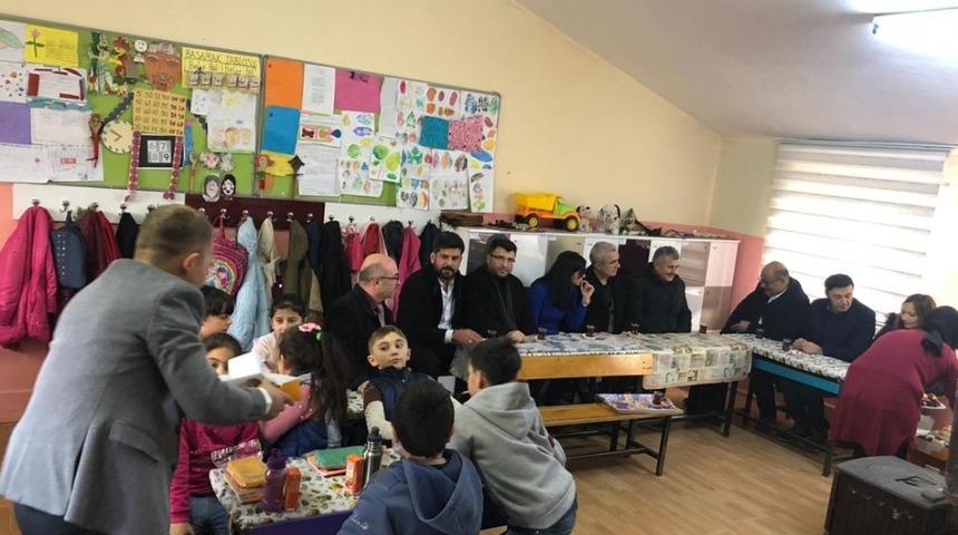 K&uuml;tahya SMMO&rsquo;dan k&ouml;y okuluna eğitim malzemesi desteği