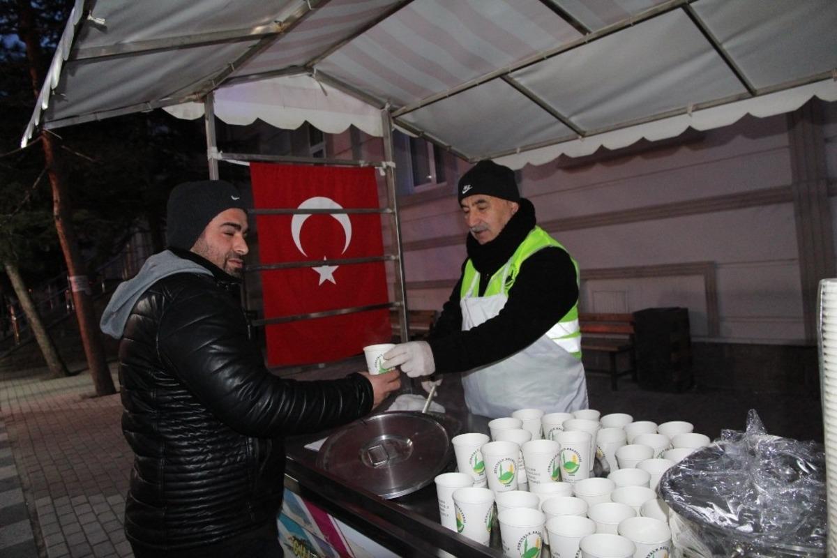 Belediyeden sabahları sıcak &ccedil;orba ikramı