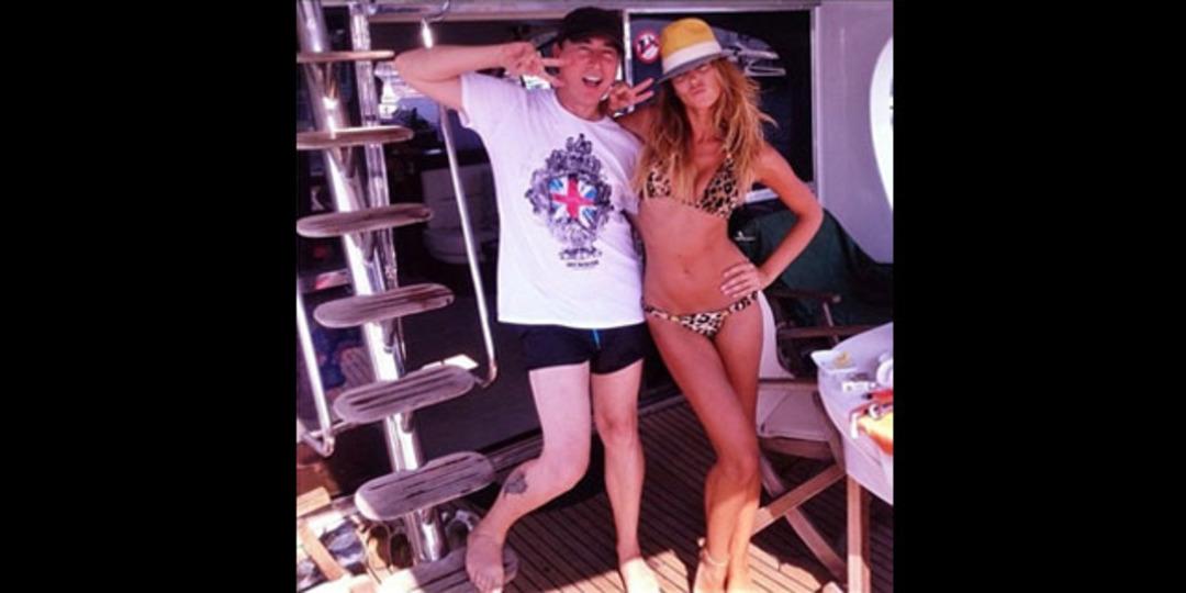 Bikinili poza yorum yağdı