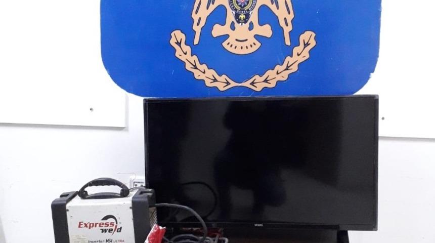 Didim&rsquo;de hırsızlar &ccedil;aldıkları malzemelerle yakalandı