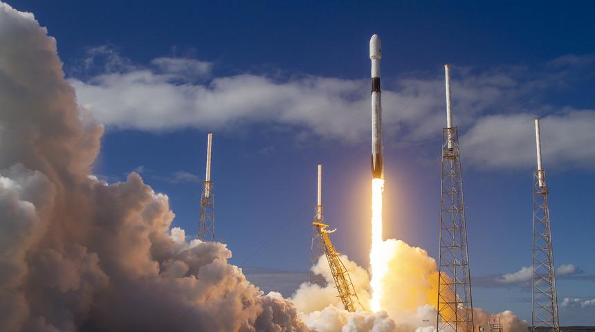SpaceX yörüngeye 60 internet uydusu gönderdi